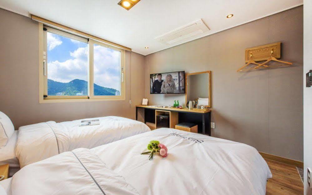 Sea Star Hostel ยอซู ภายนอก รูปภาพ